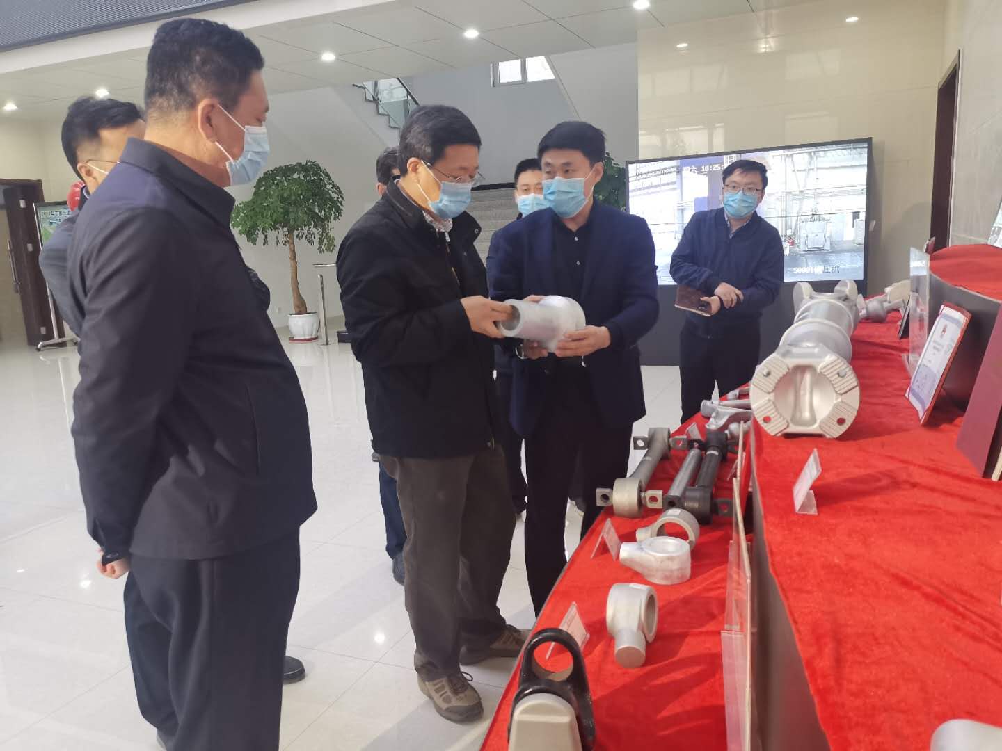 佘春明一行莅临雷竞技官网科技调研项目建设及发展情况